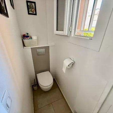 Refait A Neuf, Calme Avec Terrasse Et Parking, Proche Et Port - Fr-1-723-4 *